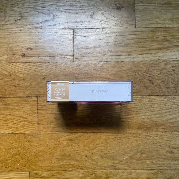 NWT fuchsia Foreo UFO device (O/S) - Picture 4 of 8